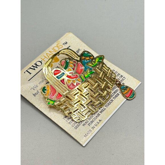 Vintage Easter Basket Pin Brooch Two Hands Brand Gold Tone Enamel Made In USA - Picture 4 of 6